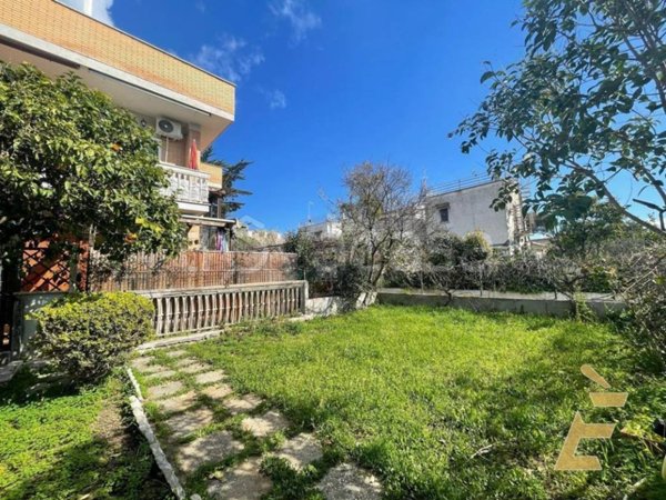 appartamento in vendita a Pomezia in zona Torvaianica