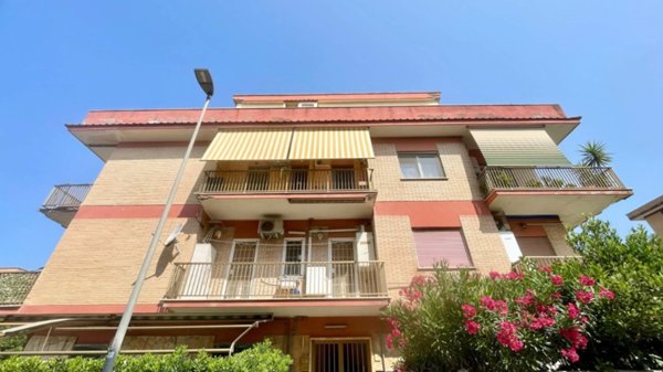 appartamento in vendita a Pomezia in zona Torvaianica