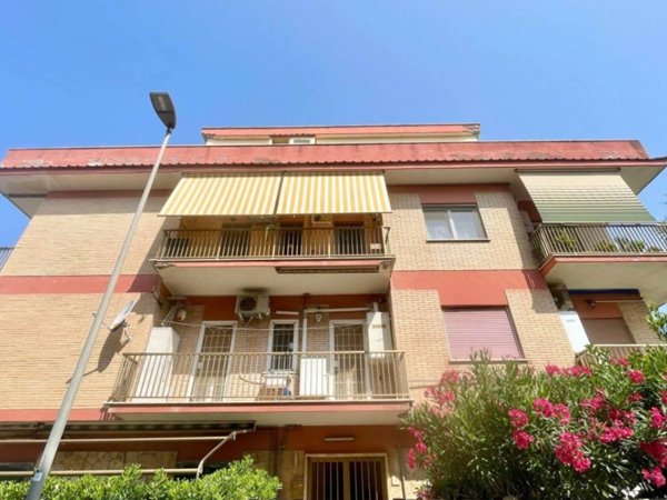 appartamento in vendita a Pomezia in zona Torvaianica