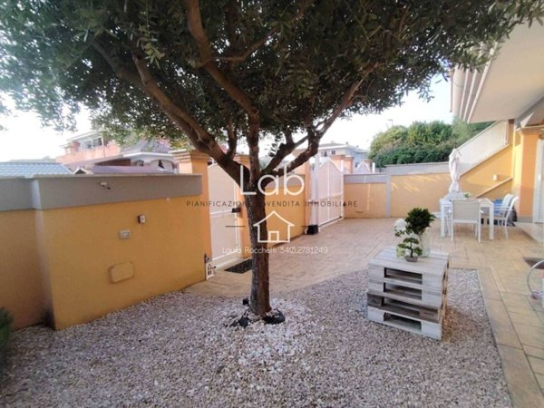 appartamento in vendita a Pomezia in zona Campo Jemini