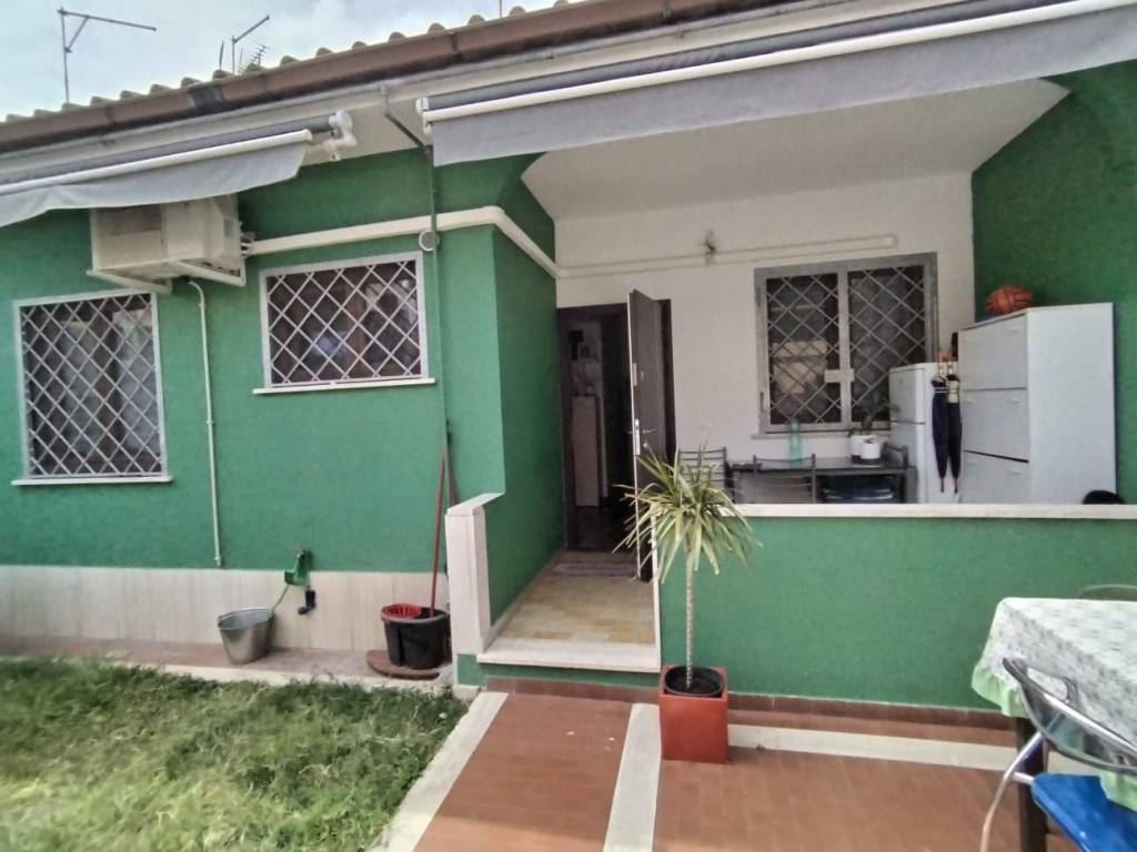 casa indipendente in vendita a Pomezia in zona Campo Selva