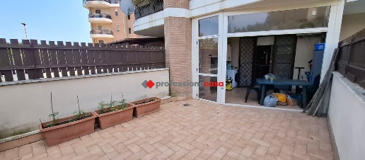 appartamento in vendita a Pomezia in zona Colli di Enea