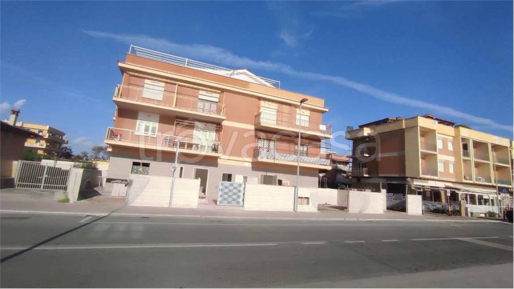 appartamento in vendita a Pomezia in zona Torvaianica