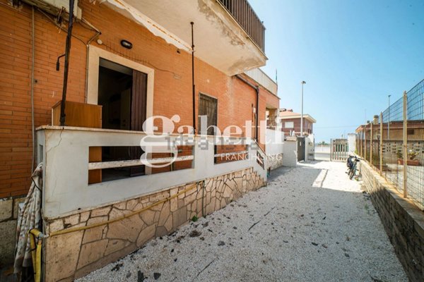 appartamento in vendita a Pomezia in zona Torvaianica