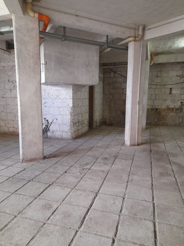 locale di sgombero in vendita a Pomezia in zona Torvaianica
