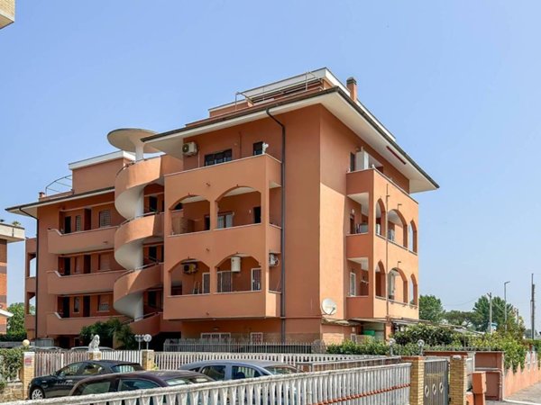 appartamento in vendita a Pomezia in zona Campo Selva