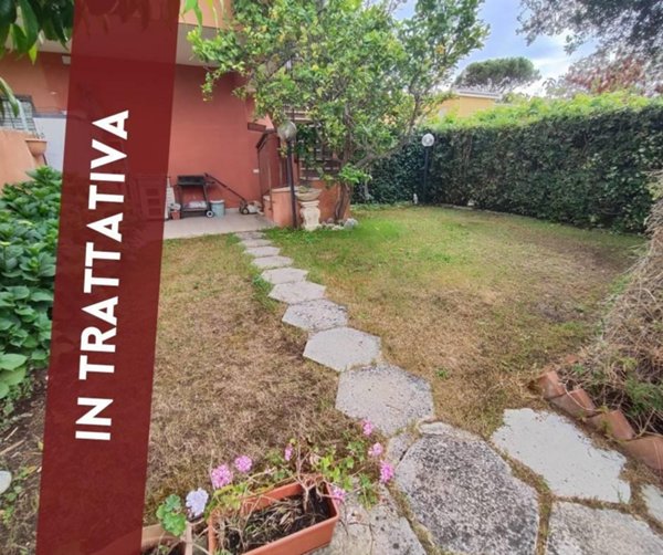 casa indipendente in vendita a Pomezia in zona Torvaianica