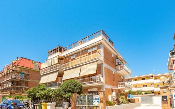 appartamento in vendita a Pomezia in zona Torvaianica