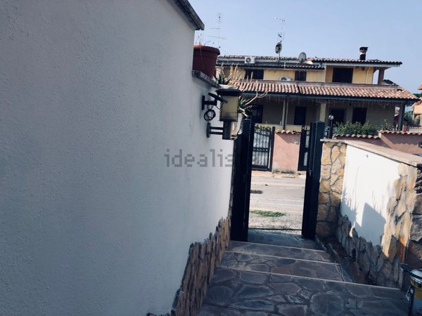 casa indipendente in vendita a Pomezia in zona Campo Jemini