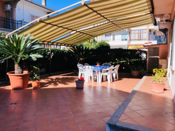 casa indipendente in vendita a Pomezia in zona Torvaianica
