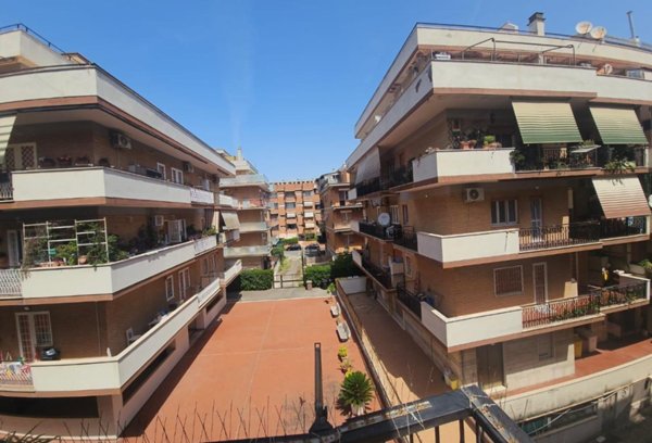 appartamento in vendita a Pomezia in zona Torvaianica