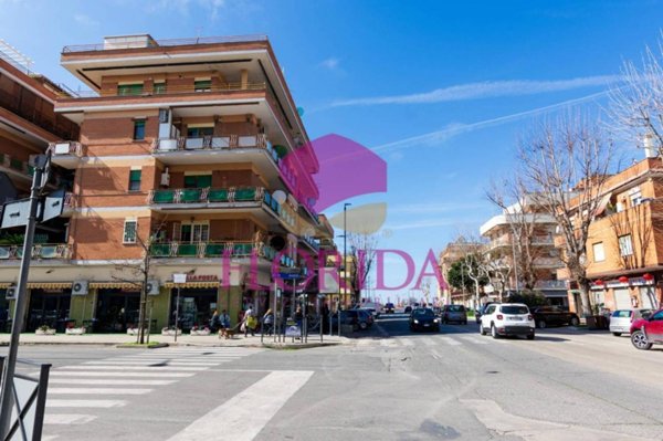 appartamento in vendita a Pomezia in zona Torvaianica Alta