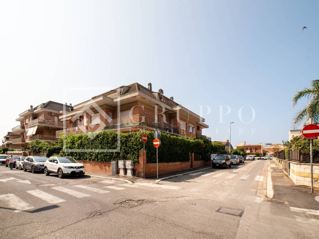 appartamento in vendita a Pomezia in zona Torvaianica