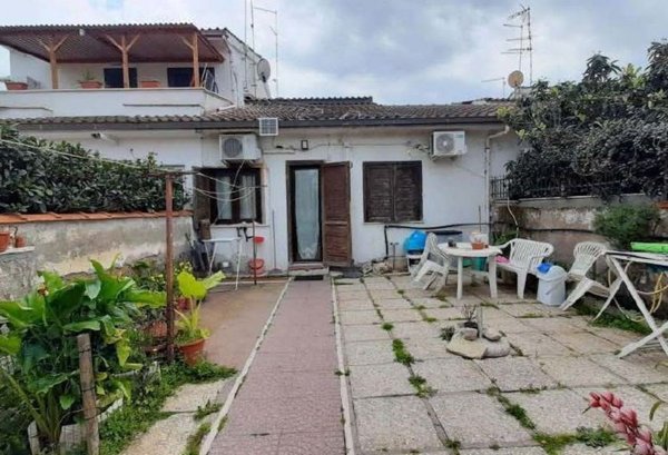 appartamento in vendita a Pomezia in zona Torvaianica