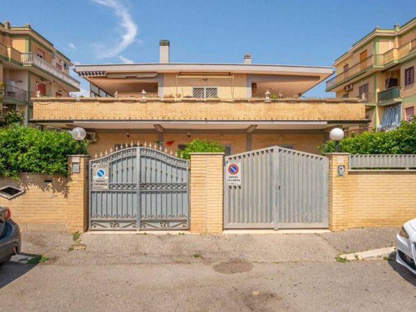 appartamento in vendita a Pomezia in zona Torvaianica