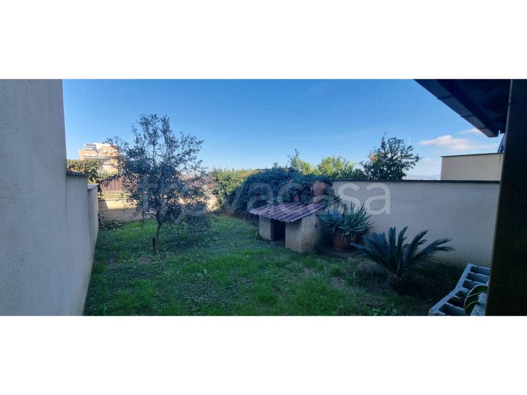casa indipendente in vendita a Pomezia