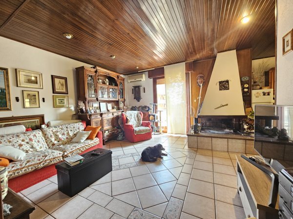 casa indipendente in vendita a Pomezia in zona Torvaianica