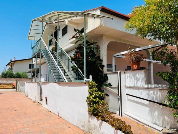 casa indipendente in vendita a Pomezia in zona Campo Selva