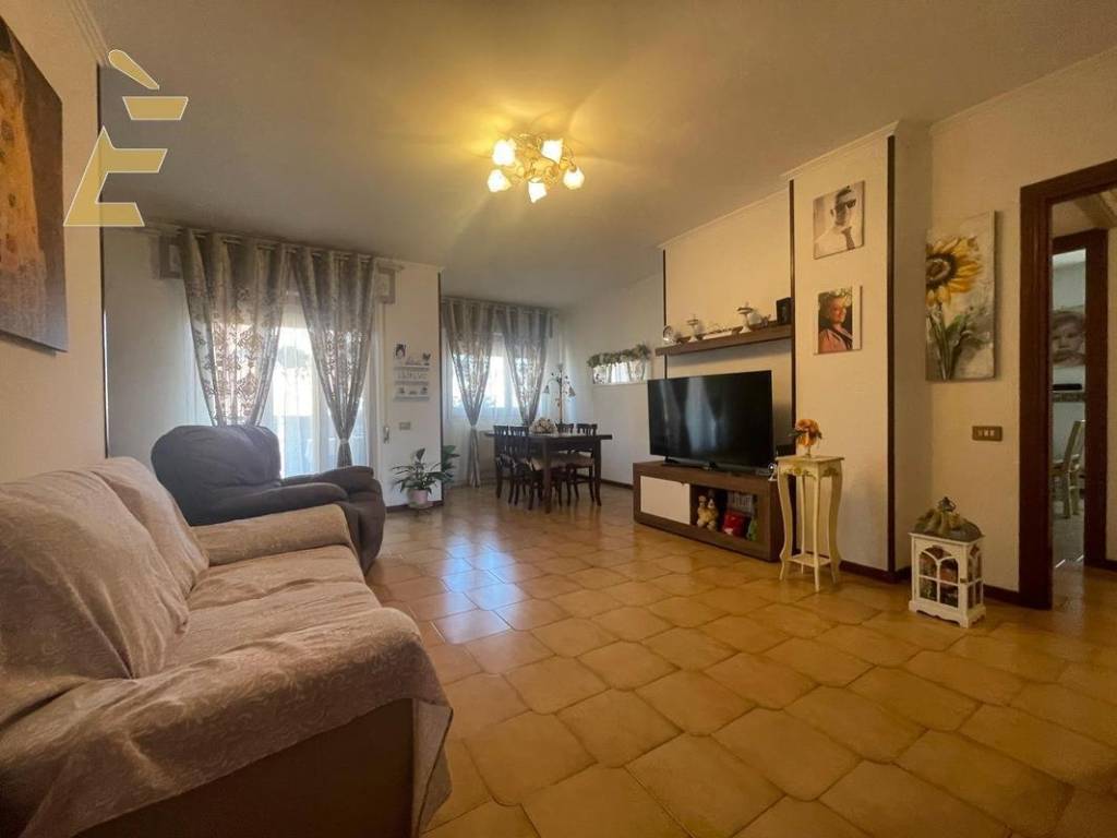 appartamento in vendita a Pomezia in zona Torvaianica