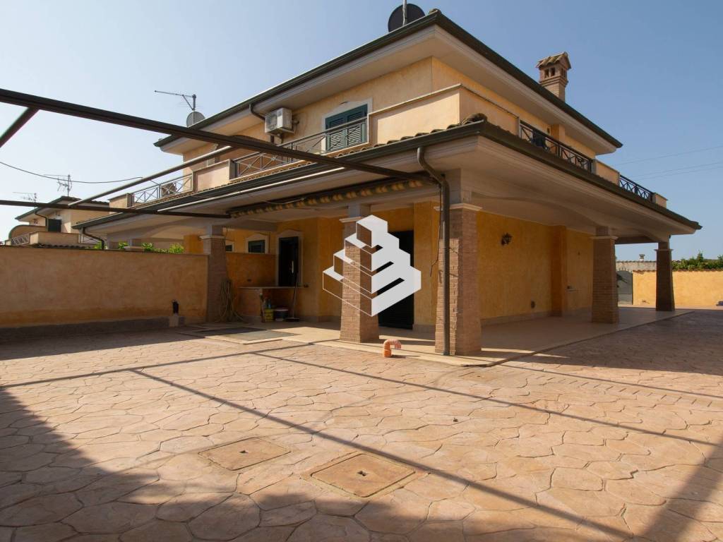 casa indipendente in vendita a Pomezia in zona Castagnetta