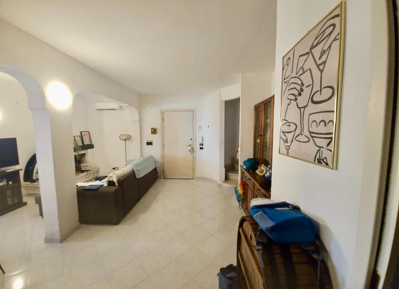 casa indipendente in vendita a Pomezia in zona Pratica di Mare