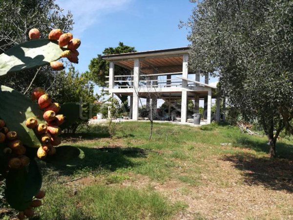 casa indipendente in vendita a Pomezia in zona Castagnetta