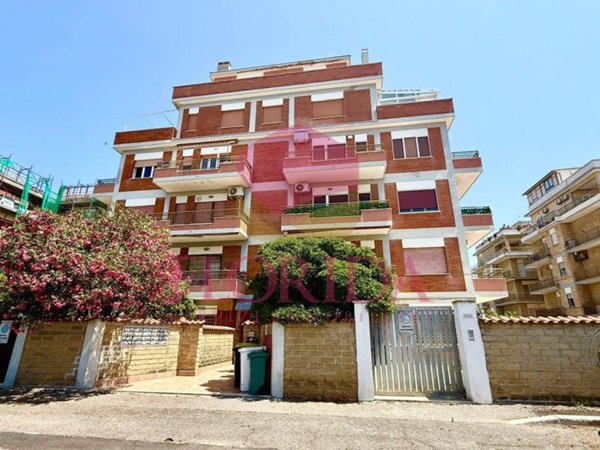 appartamento in vendita a Pomezia in zona Torvaianica