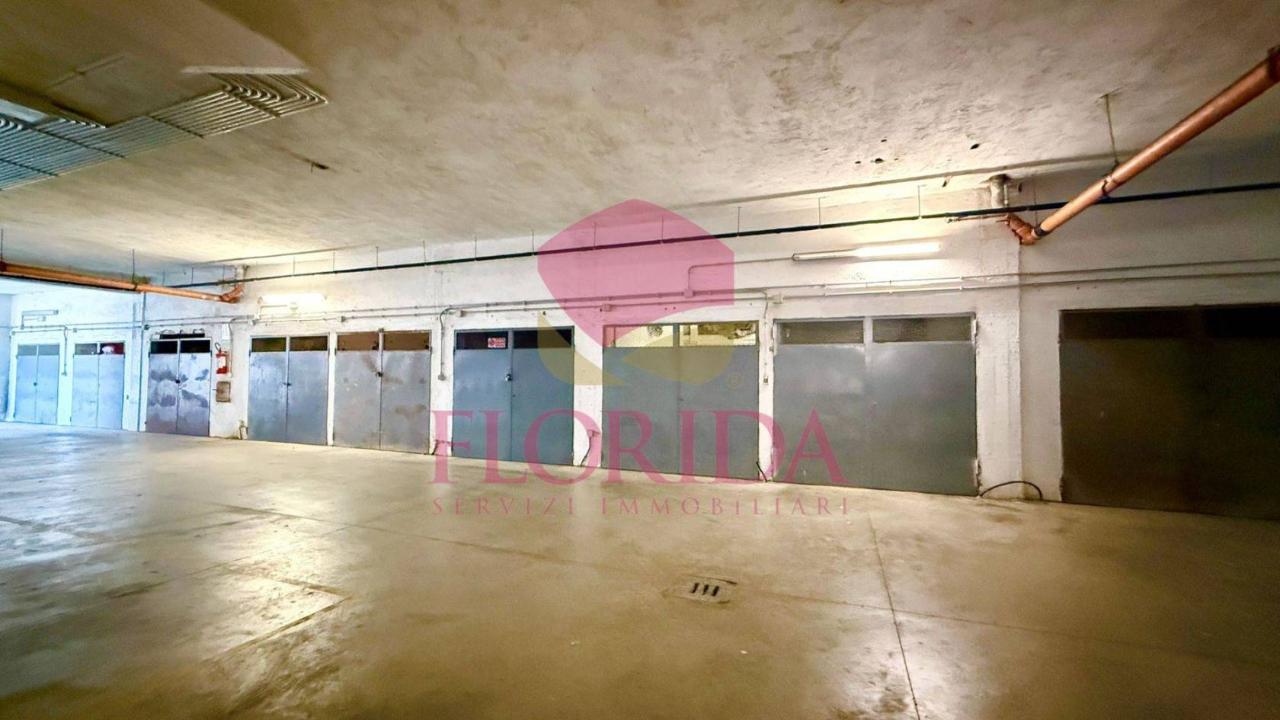 appartamento in vendita a Pomezia in zona Torvaianica