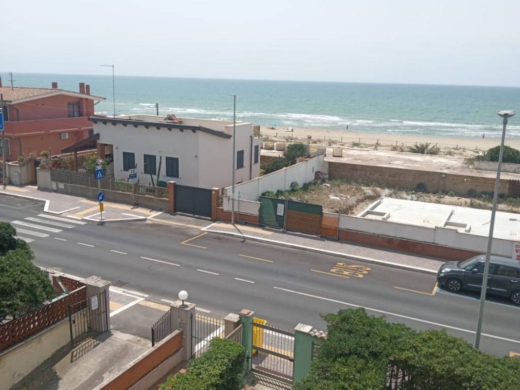 appartamento in vendita a Pomezia in zona Torvaianica