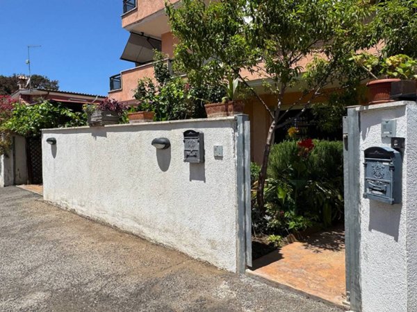 appartamento in vendita a Pomezia in zona Torvaianica