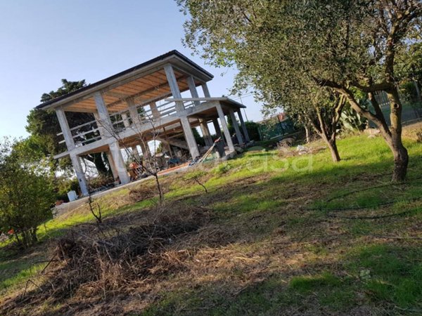 casa indipendente in vendita a Pomezia in zona Castagnetta