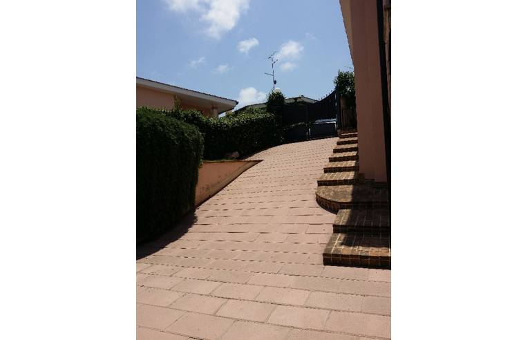 casa indipendente in vendita a Pomezia in zona Colli di Enea