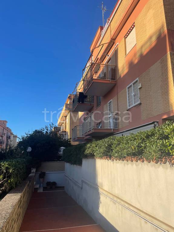 appartamento in vendita a Pomezia in zona Torvaianica