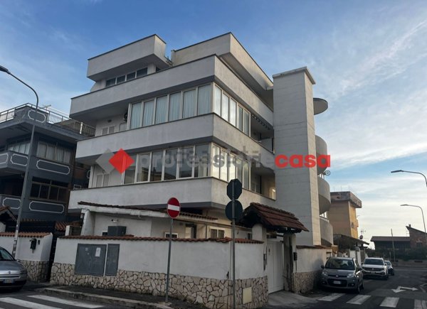 appartamento in vendita a Pomezia in zona Torvaianica