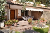 casa indipendente in vendita a Pomezia