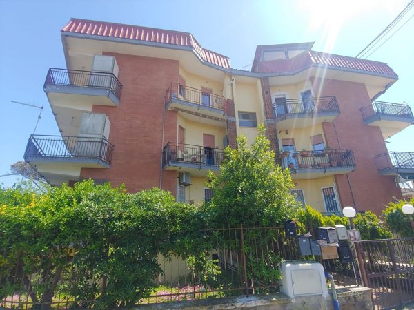 appartamento in vendita a Pomezia in zona Torvaianica