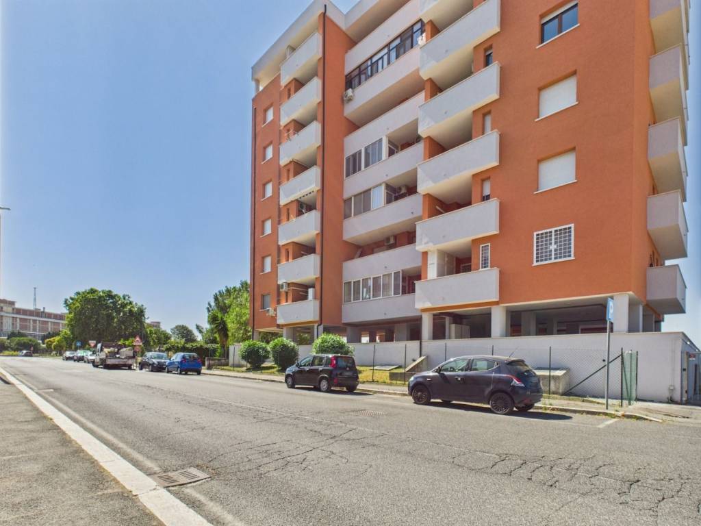 appartamento in vendita a Pomezia in zona Santa Palomba