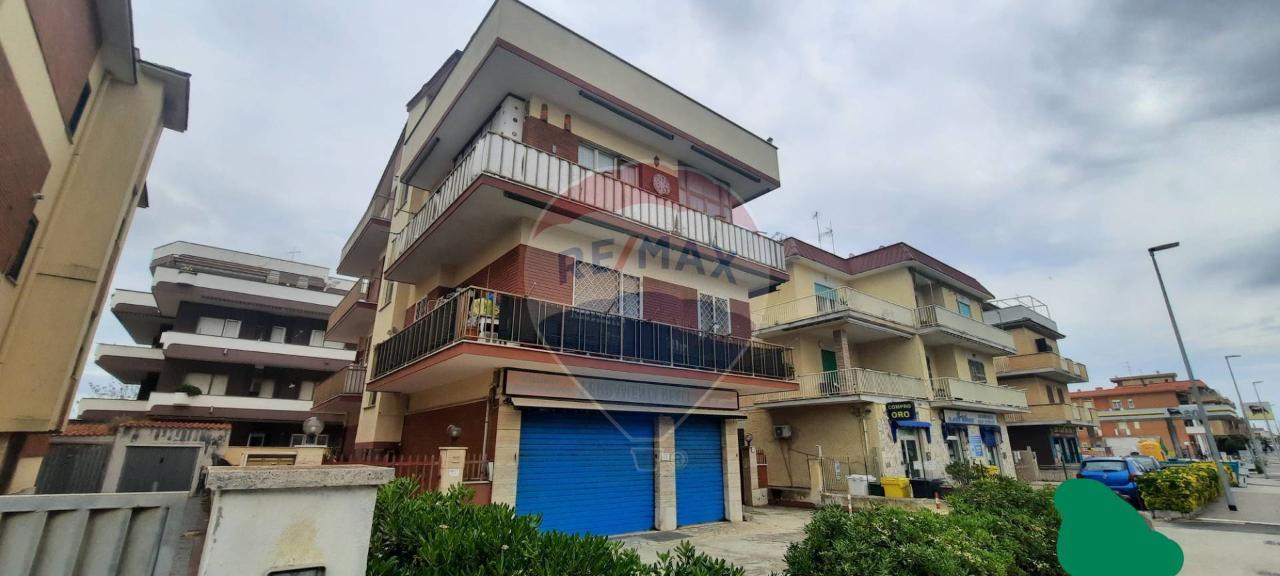 appartamento in vendita a Pomezia in zona Torvaianica