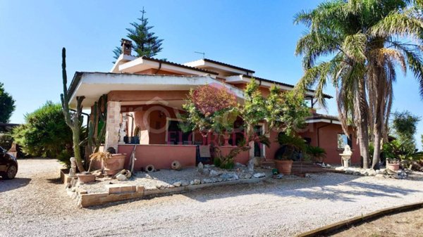 casa indipendente in vendita a Pomezia in zona Campo Selva