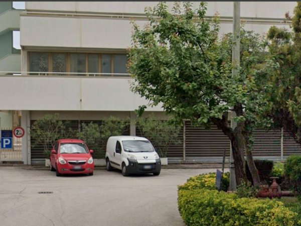 negozio in vendita a Pomezia