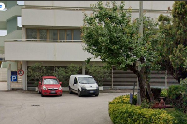 negozio in vendita a Pomezia