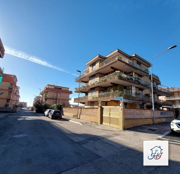 appartamento in vendita a Pomezia in zona Torvaianica