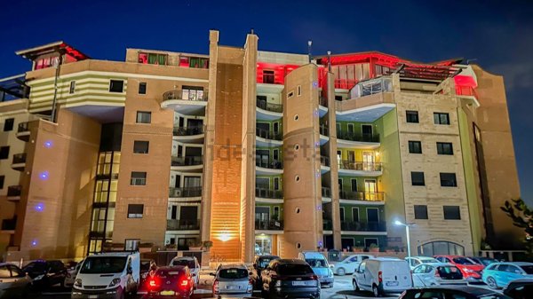appartamento in vendita a Pomezia in zona Pratica di Mare