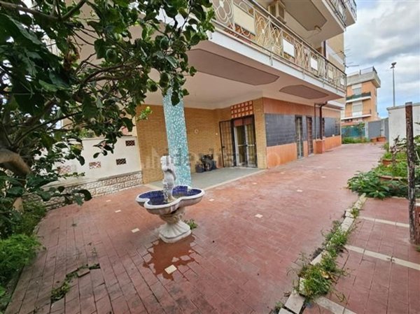 appartamento in vendita a Pomezia in zona Torvaianica