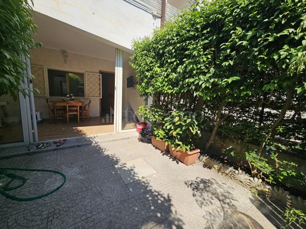casa indipendente in vendita a Pomezia in zona Torvaianica