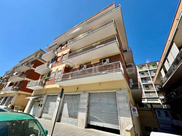 locale commerciale in vendita a Pomezia