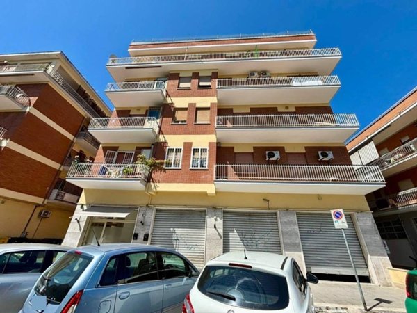 negozio in vendita a Pomezia