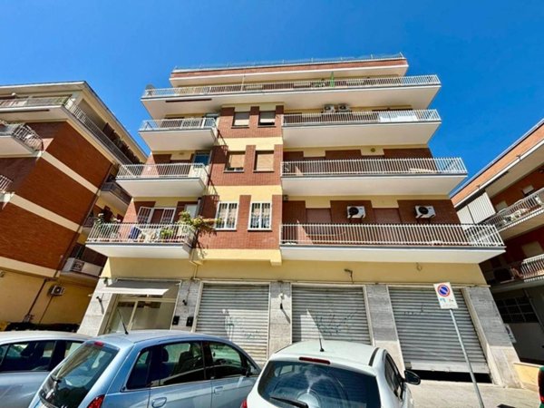 negozio in vendita a Pomezia