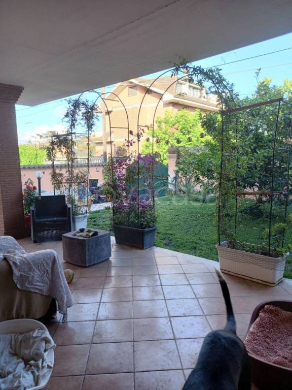 casa indipendente in vendita a Pomezia in zona Torvaianica