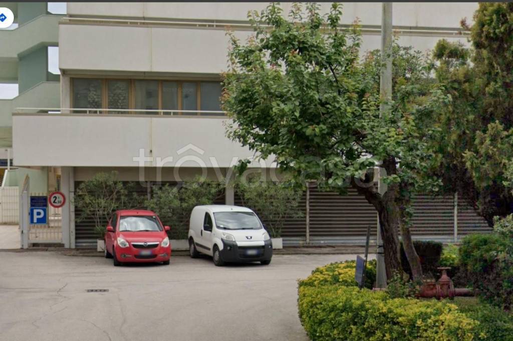 negozio in vendita a Pomezia